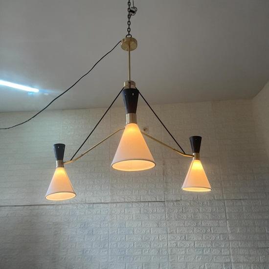 Candelabru cu 3 brațe Sputnik cu abajururi Mid Century, Lampă de tavan suspendată