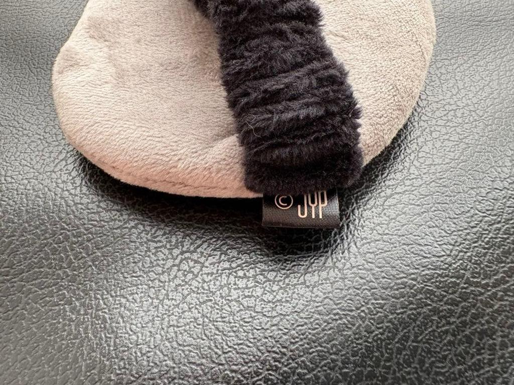 [USED] Good condition SKZOO eye mask Wolfchan