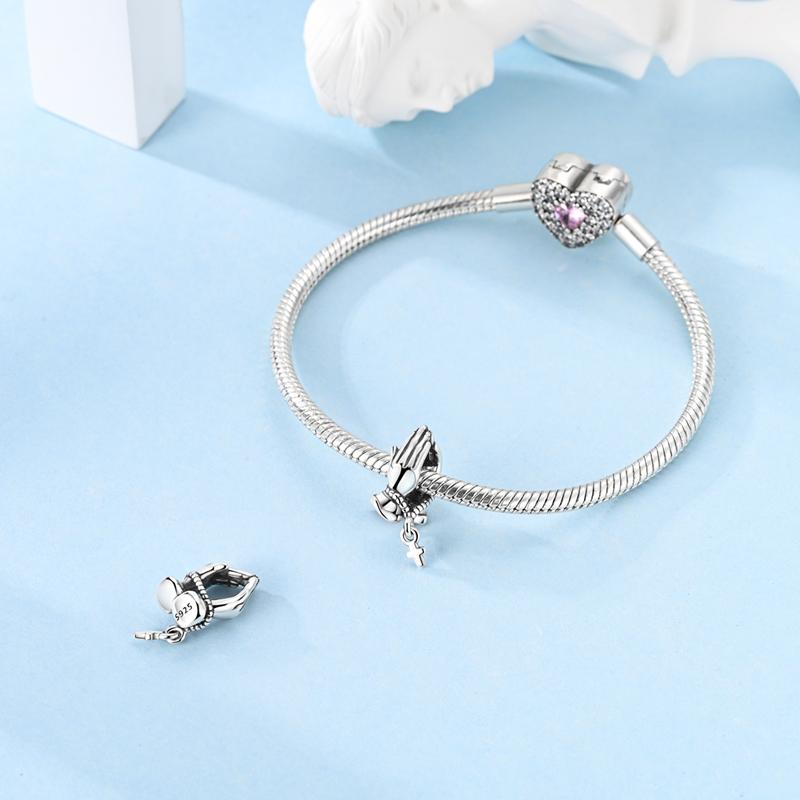 Breloques Cuivre Original La Main de Prière Perles Religieuses Convient Bracelet Bijoux Femme Diy Fin Cadeau Accessoire