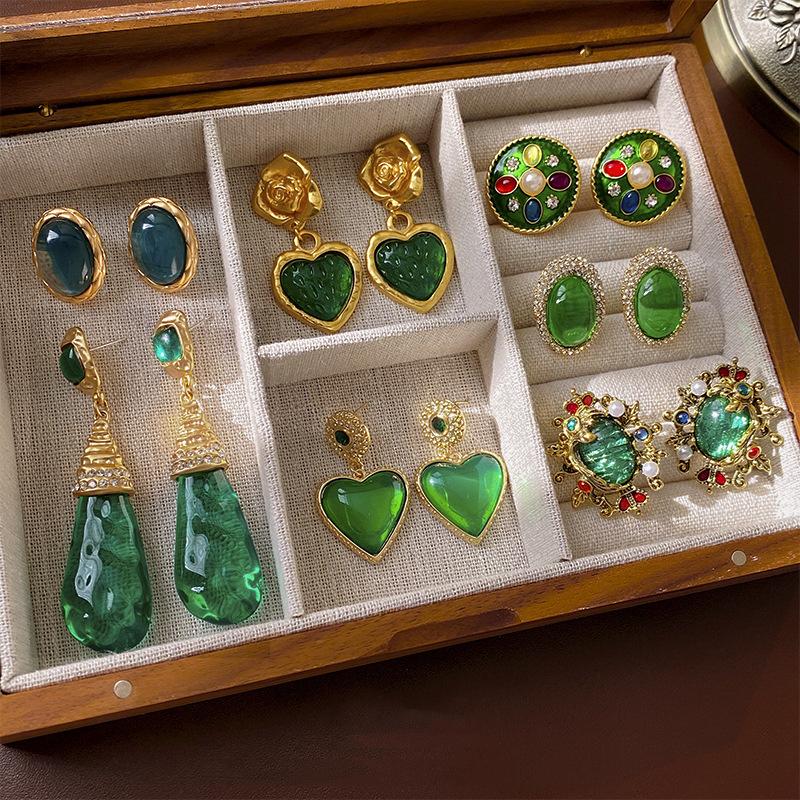 Elegant Vintage Women Girls Classic Resin Stone Earrings Ear Clips Fashion Retro Palace Lady Party Banquet Jewelry Ear Rings