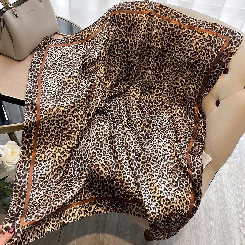 

90cm Leopard Print Satin-Finish Scarf - Lightweight Simulated Silk Square for Women Spring Summer Versatile Chic2027 шоколадний