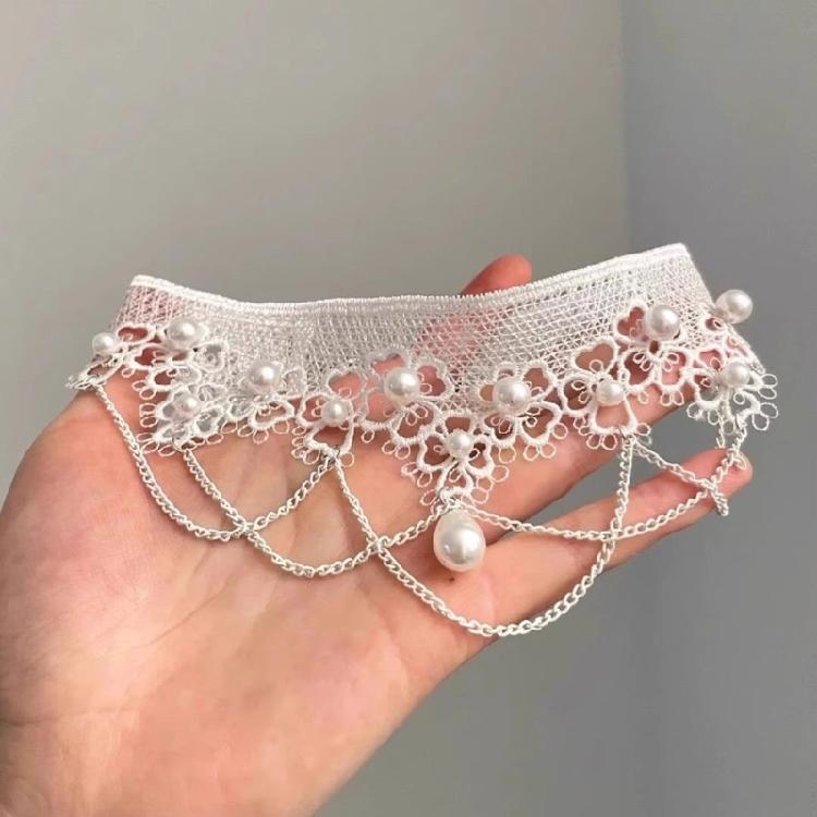 Stylish Lace Necklace Wth Imitation Pearls Modern Feminine Design Office To Party Wear Clavicle Chain