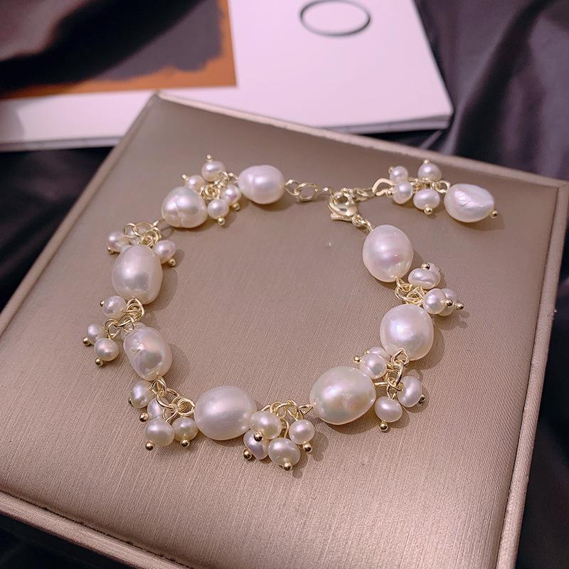 A Delicate and Luxurious Baroque Style Freshwater Pearl Bracelet, Suitable for Daily Wear, Gifts, Weddings, Parties, Banquets, Holidays