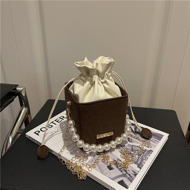 A Fashionable Crossbody Bag, A Niche Expression of A Single-shoulder Hand-held Bucket Bag