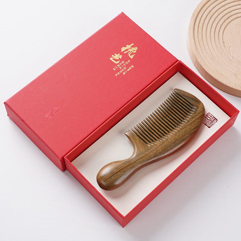 

Подарочный набор: Гребень из зеленого сандала с частыми зубьями