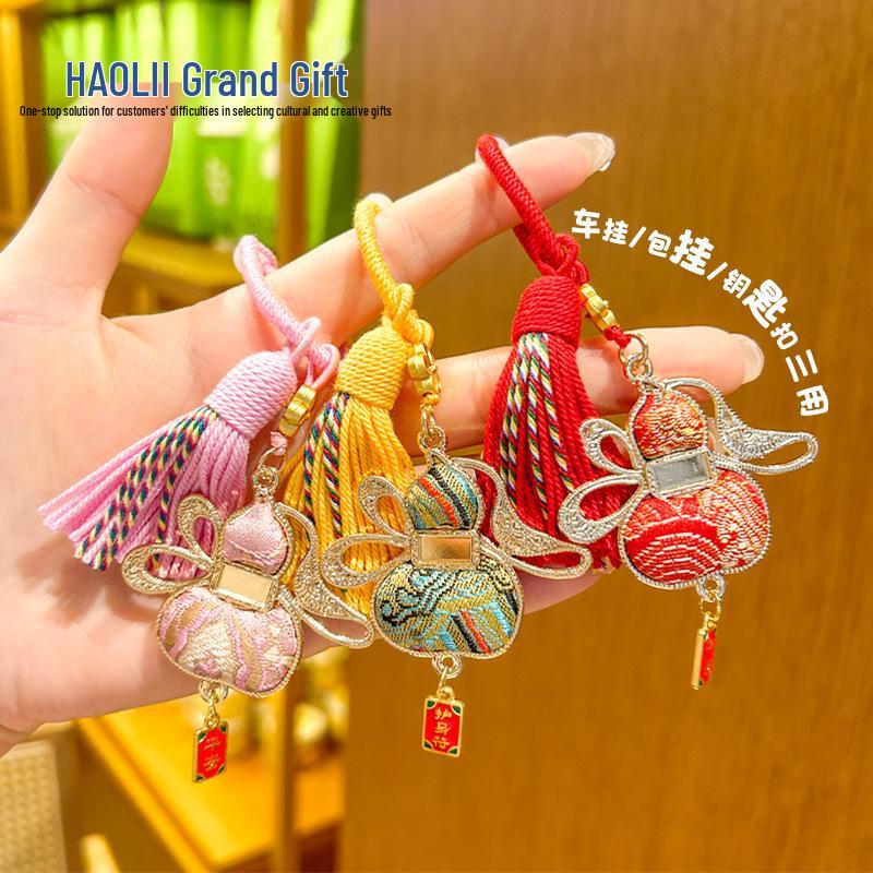 Creative Chinese Song Brocade Butterfly Gourd Keychain with Tassel: Good Luck and Wealth Pendant