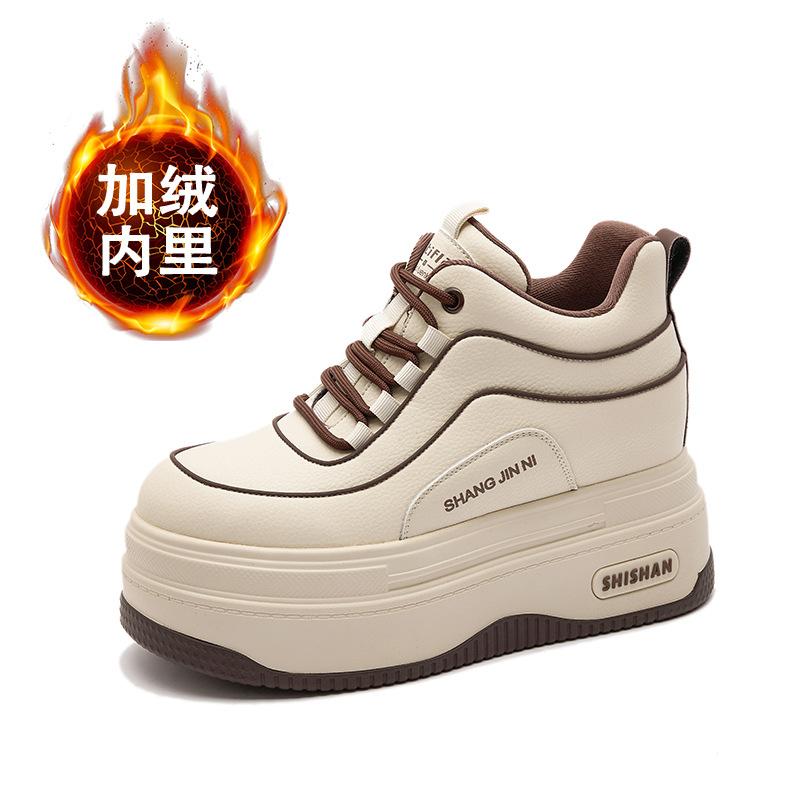 

Маленькие белые туфли на небольшой внутренней платформе женские 2025 новая осень и зима маленькие маффины на толстой подошве бархатные теплые универсальные женские туфли 39