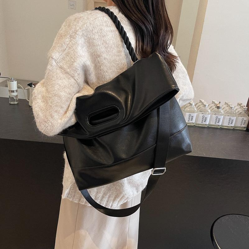 Retro Bag New Women's Bag Large Capacity Fashionable Versatile Shoulder Bag College Student Tote Bag