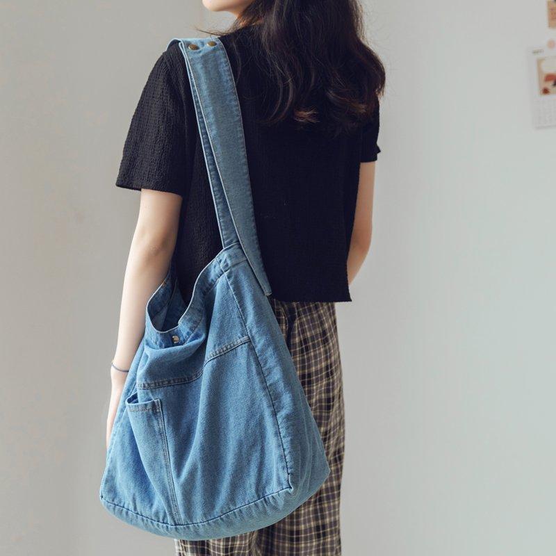 Large Capacity Crossbody Bag for Students, School Bag, Korean Version, Simple Single Shoulder Bag