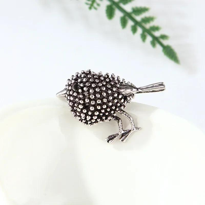 Creative Gifts Vintage Sparrow Brooch Animal Lapel Pins Alloy Bird Brooches Designer For Women Dresses Suit Clothing Accessories