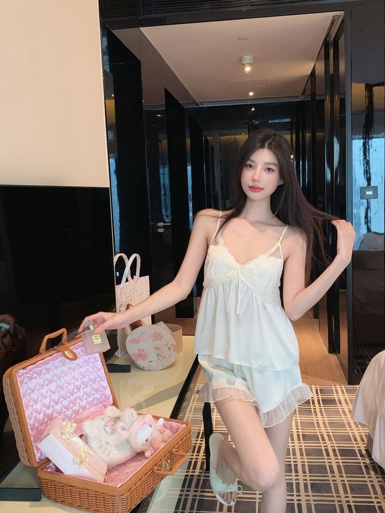 1011 Spring New French Sweet Suspender Shorts Ice Ribbon Chest Pad Three-piece Homewear Pajama Set