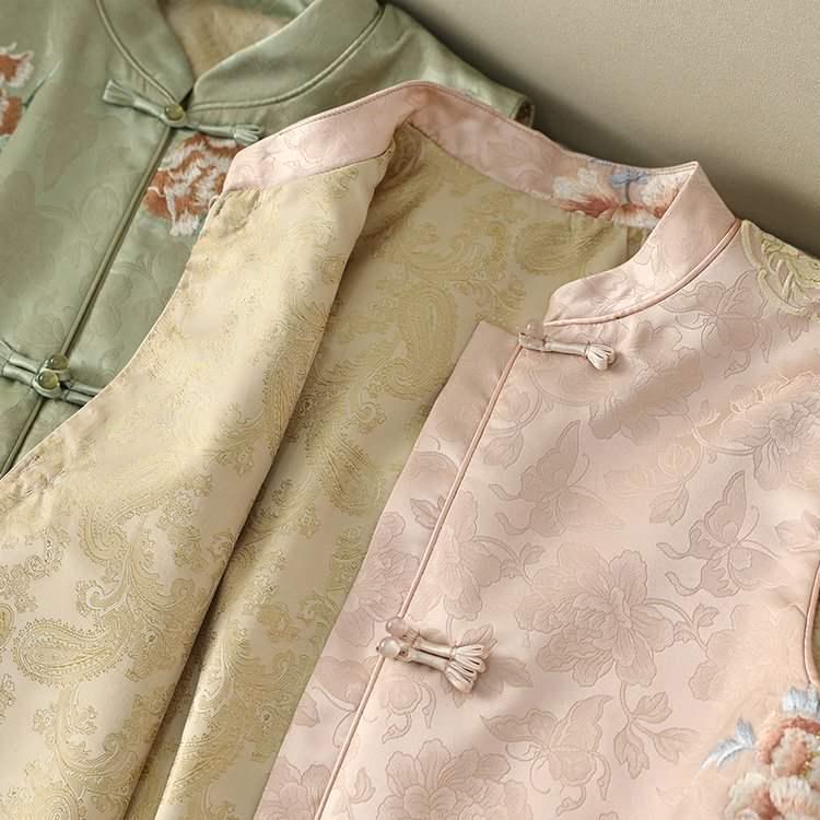 Women's Retro Jacquard Vest: Stand Collar, Frog Button, Horse Pattern, Chinese Style, Elegant Cape, Single-Breasted Cardigan.