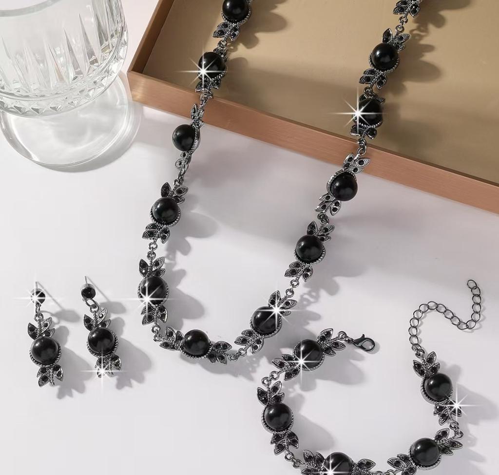 2026 Light Luxury Niche European and American Retro Fashion Pearl Necklace Set Collarbone Necklace Bridal Accessories Cross-border Jewelry Bracelet