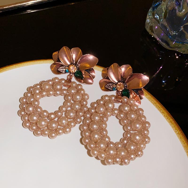 Flower pearl circle earrings, French retro medieval vintage earrings fashion light luxury earrings