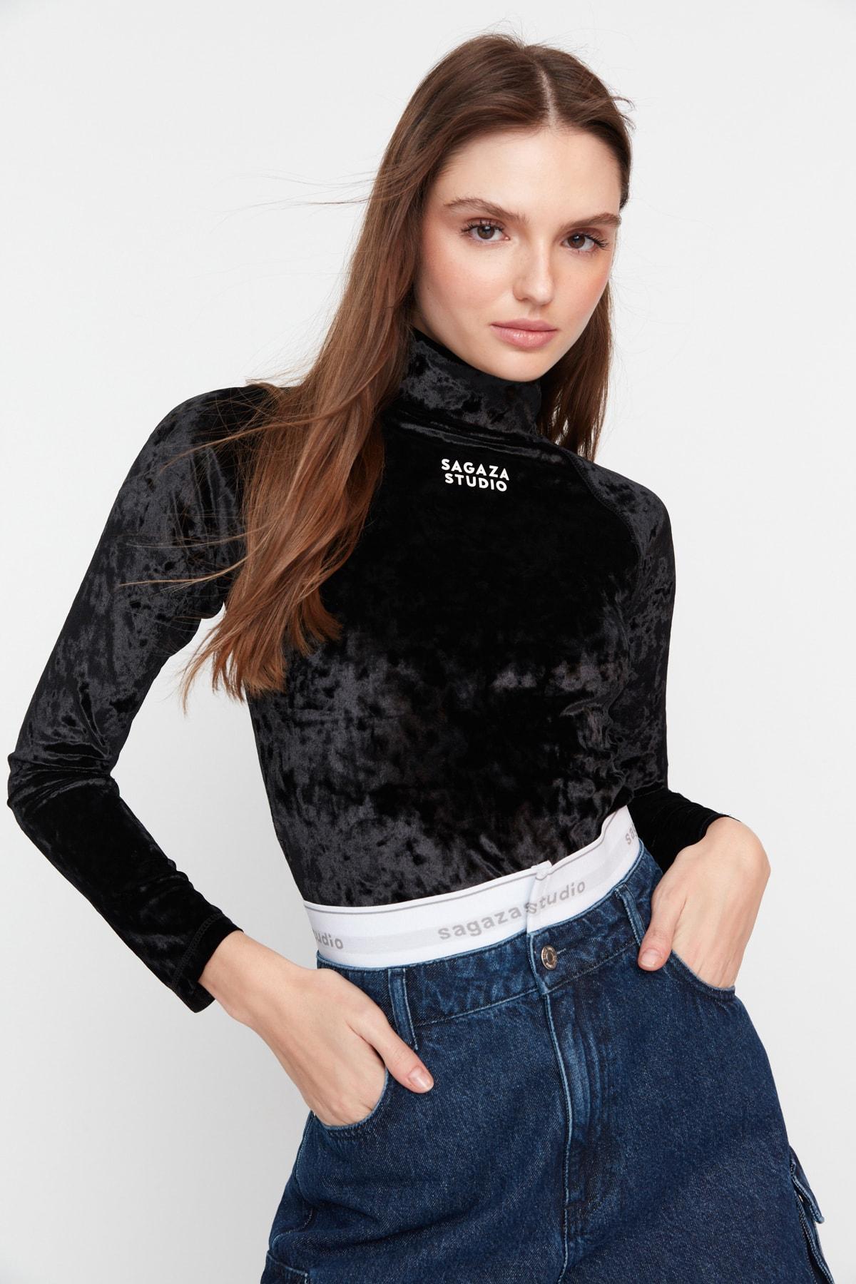 

Черная водолазка и блузка с длинными рукавами из X Sagaza Studio TPRAW23BZ00108..