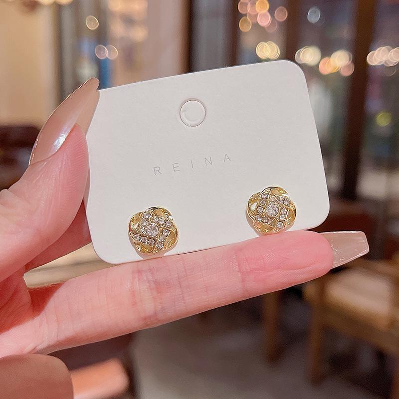 

Серьги-пусеты из серебра 925 пробы с сияющими цирконами в виде цветка - Роскошные пусеты в корейском стиле