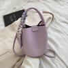 High-end Style Handbag with A Bucket-like Shape, Trendy for Daily Commuting, Crossbody Style Women's Bag
