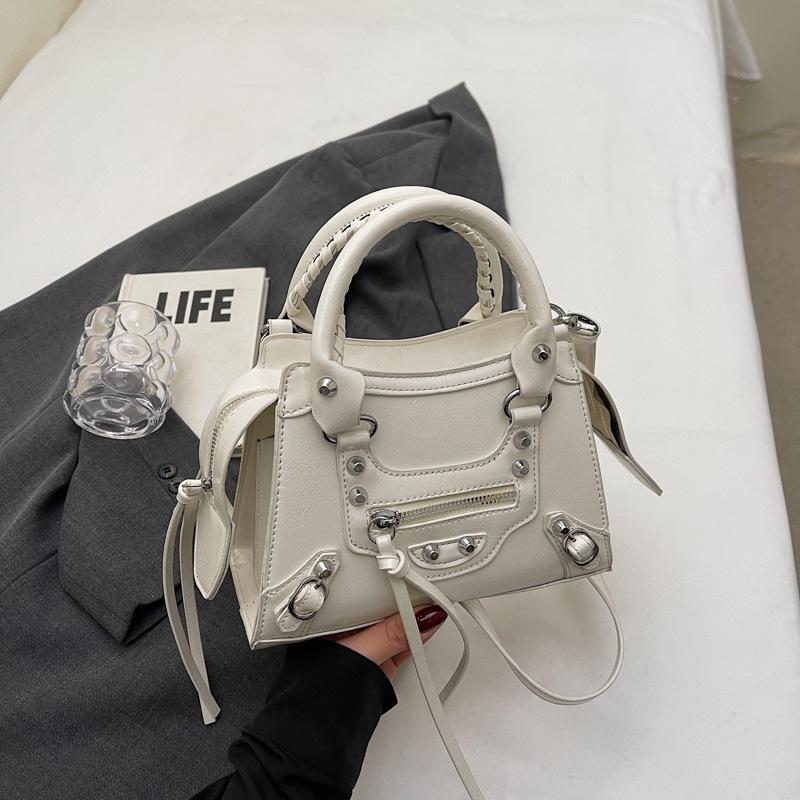 New high-end fashion rivet bull nose locomotive bag portable shoulder crossbody trendy women's bag