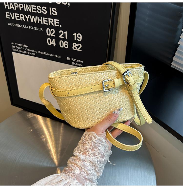 2025 New Fashion Versatile Trend Single Shoulder Small Square Hand Bag Feeling Bag Summer New Exquisite Messenger Bag