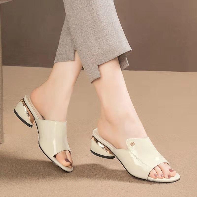 Summer new metal word women's temperament casual fashion lazy half slippers metal decoration