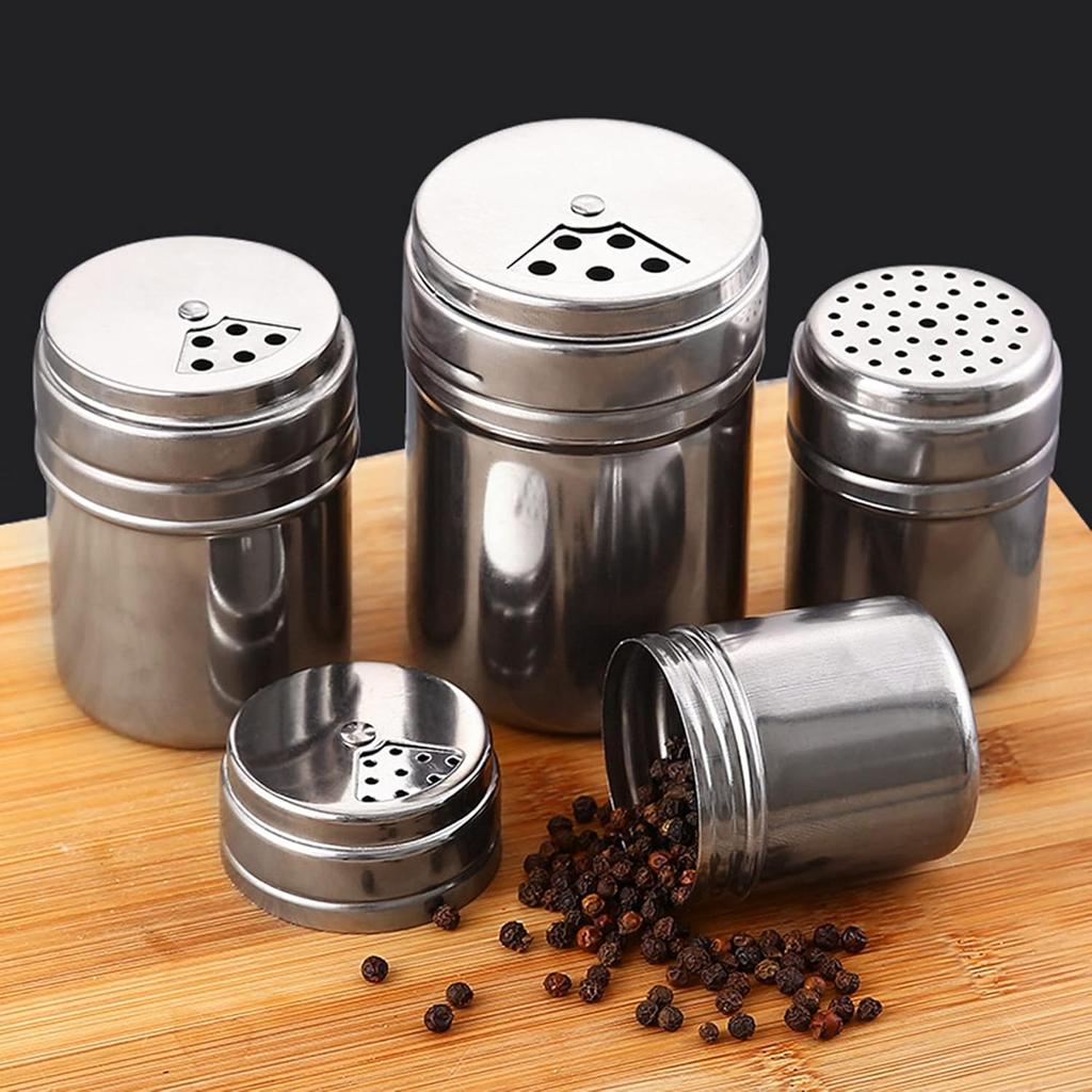 2PCS Stainless Steel Seasoning Shaker with Rotating Lid Buckle, Flour Spice Shaker, Dredge Shaker Metal Salt and Pepper Shakers