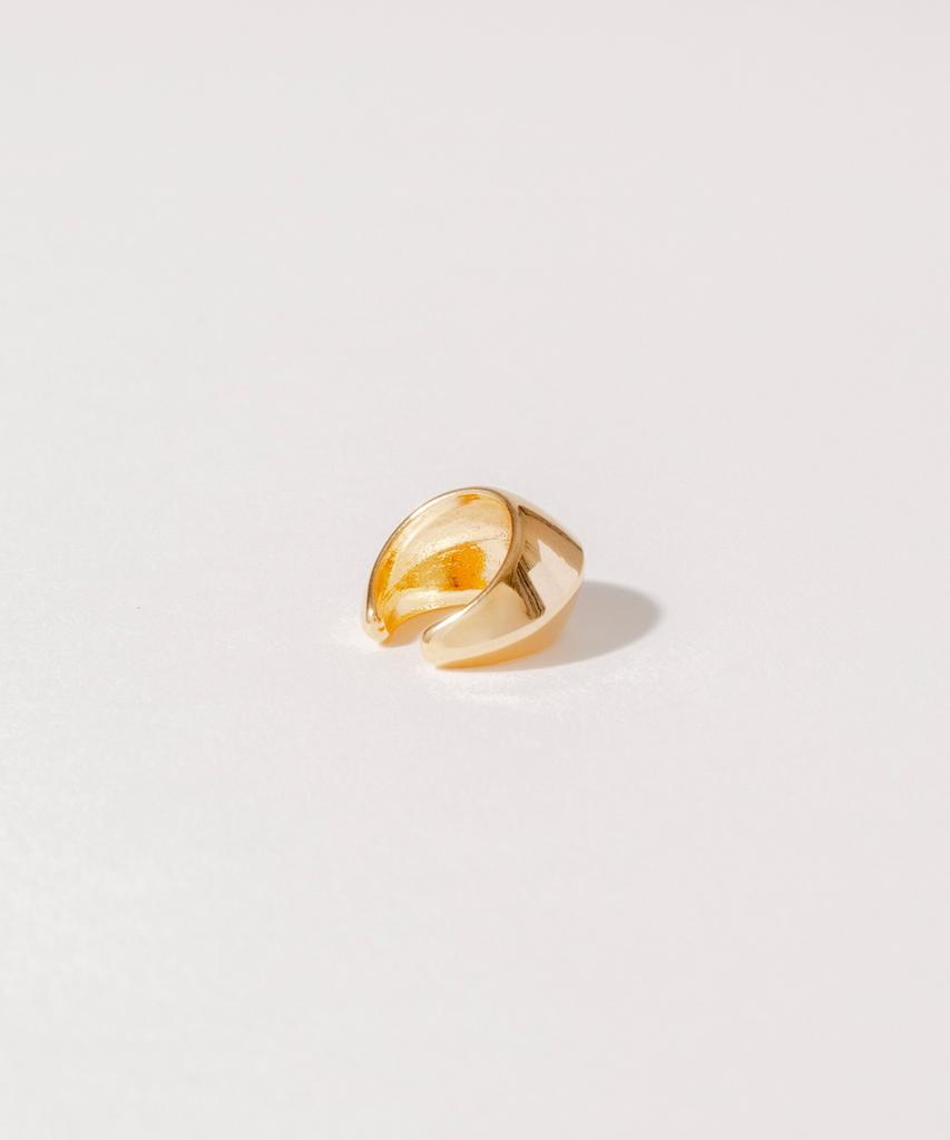 Novice Tokyo Disc Hoop Ear Cuff / Gold