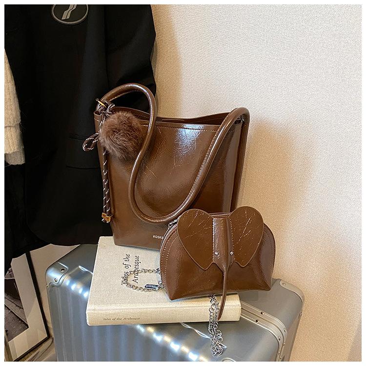 

Warm winter lighthouse bucket bag women s new vegetable tanned leather portable shoulder bag two-piece set коричневый