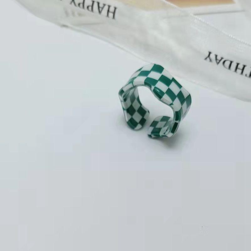 Sada prstenů z pryskyřice a acetátu v mixu barev, kulatý a čtvercový, pro ženy