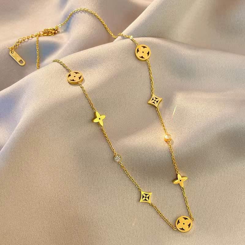 Elegant Colorfast 18K Rose Gold Necklace with Swan & Four-Leaf Clover Charm