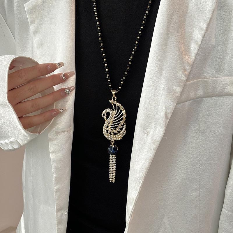 Versatile Women's Fashion Crystal Flower Necklace - Trendy Sweater Chain and Simple Pendant Jewelry