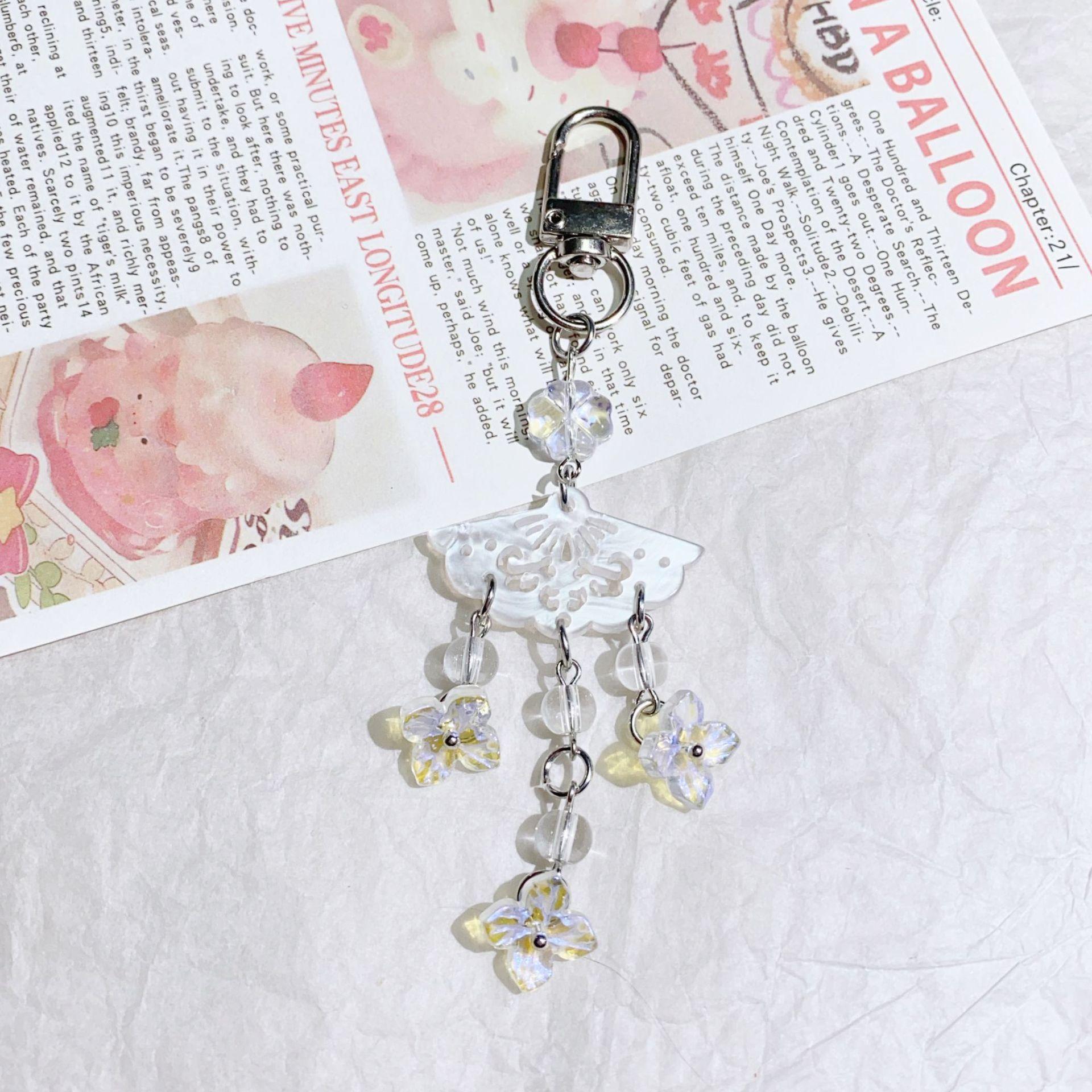 

Cute Cherry Blossom Fan Keychain, Handmade Beaded Flower Bag Charm Alloy Acrylic Car Pendant Gift for Women Girls Birthday світло-жовтого кольору