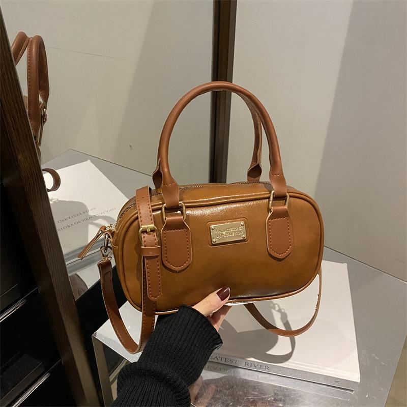 

Нишевый дизайн простая сумка в иностранном стиле женская 2025 новый тренд мода ретро зима мессенджер простая маленькая квадратная сумка коричневый