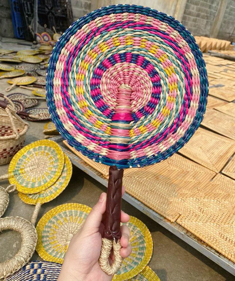 Leque de Palha Tecida Refrigeração de Verão Leque de Grama Tecido à Mão Leque Feito à Mão Decorações Nórdicas para Pendurar para Quarto Festa de Casamento Decorações de Casa