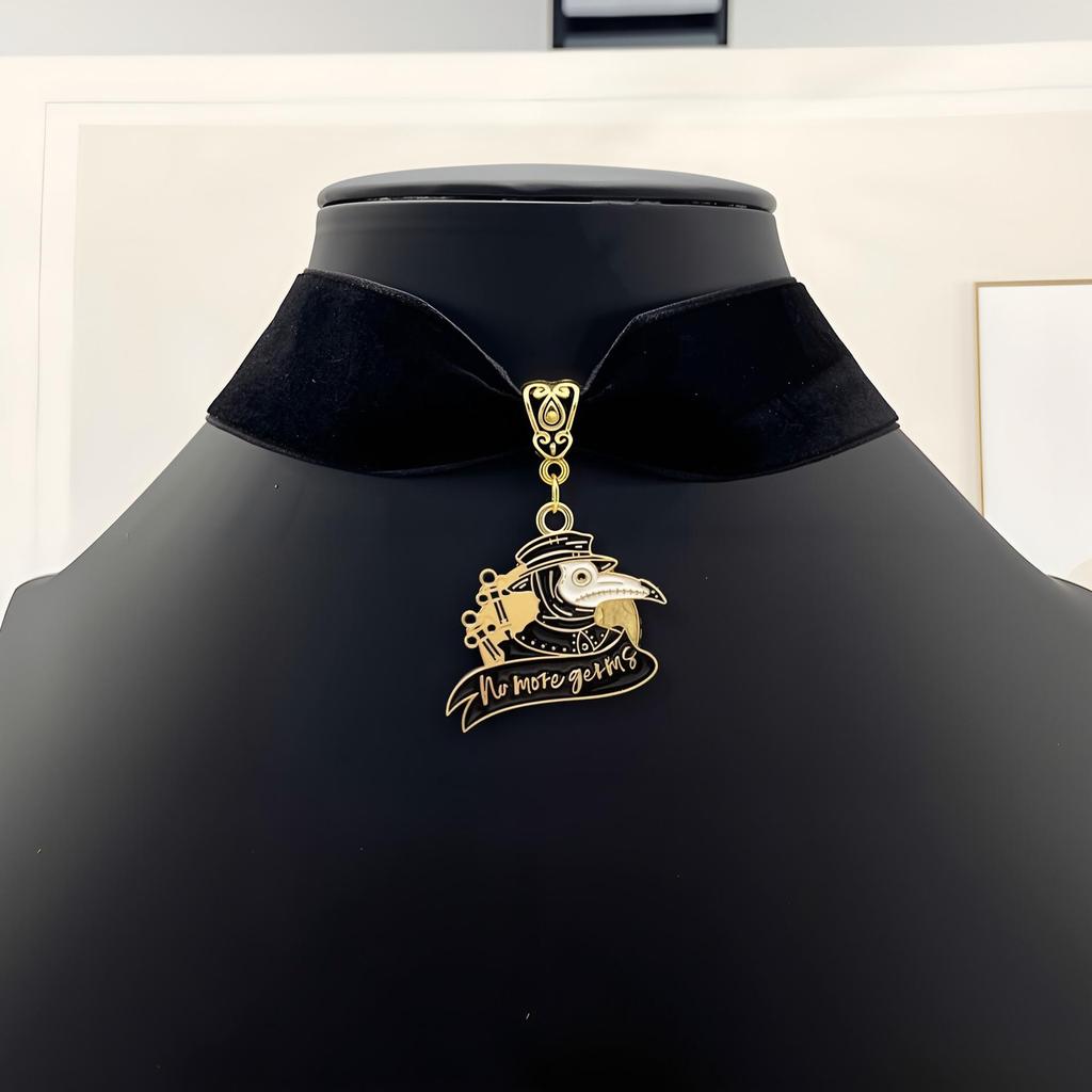 Gothic Winged Skull Heart Pendant Velvet Choker Necklace