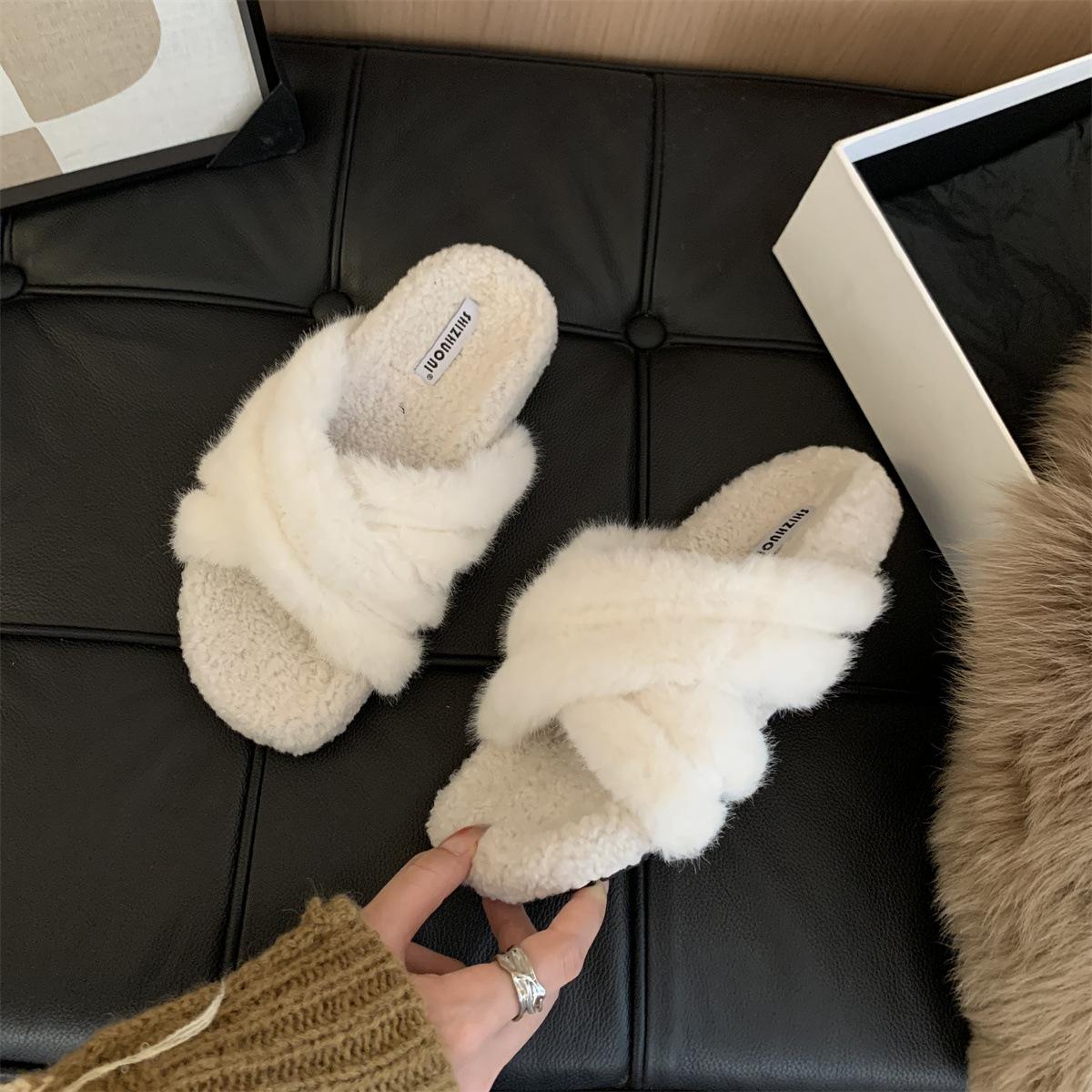 

Чувствуя иностранный стиль пушистые тапочки женская верхняя одежда 2025 осень и зима новая корейская версия ретро фея плоская подошва бархат полушлепки 39