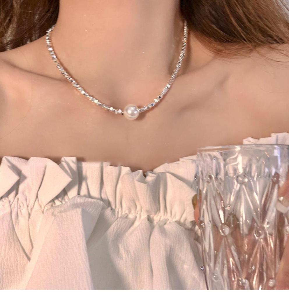 Elegancki Francuski Srebrny Naszyjnik z Perłą w Kształcie Serca - Luksusowy Łańcuszek na Kluczową Kostkę dla Kobiet