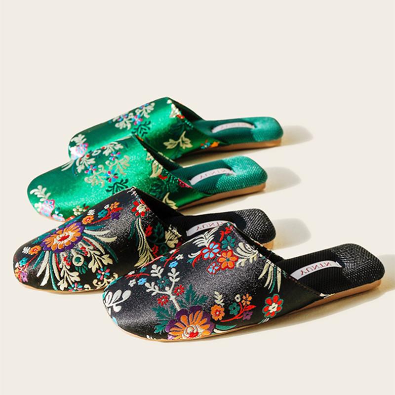 Fashion Luxury Silk Satin Slippers Women Chinese Embroidered Flower Design House Slippers Light Comfortable Winter Warm Mules Flip Flops