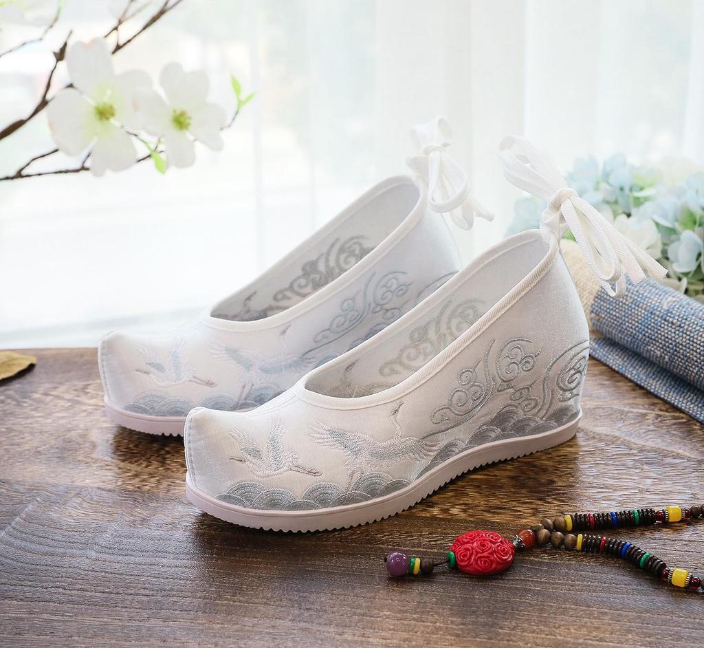 Bestickte Hanfu High Heels & Ballerinas: Traditionelle Sommerschuhe für Damen