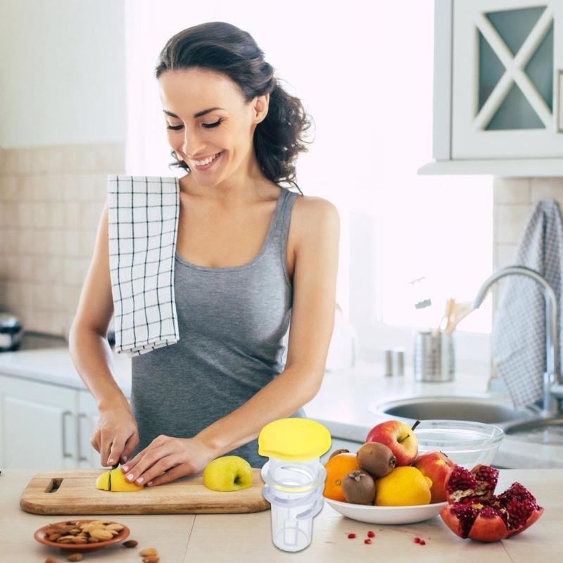 2Pcs Clear Plastic Screw Top Juice Squeezer Lemon Squeezer Kitchen Tool Manual Juice Extractors for Drink Cooking