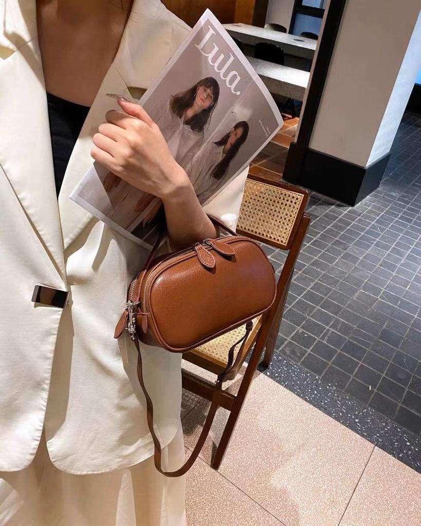 Mini handbagnew autumn/winter stylecrossbody baghand-heldfashionable cowhide leatherversatilegenuine leather retro women's bag.