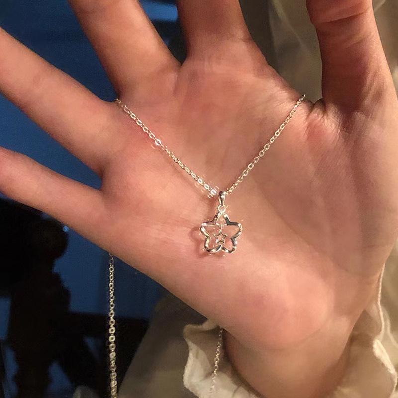 Xiaohongshu New Hollow Star Inlaid Necklace Light Luxury Niche Design Cold Wind Sweater Collarbone Neck Chain