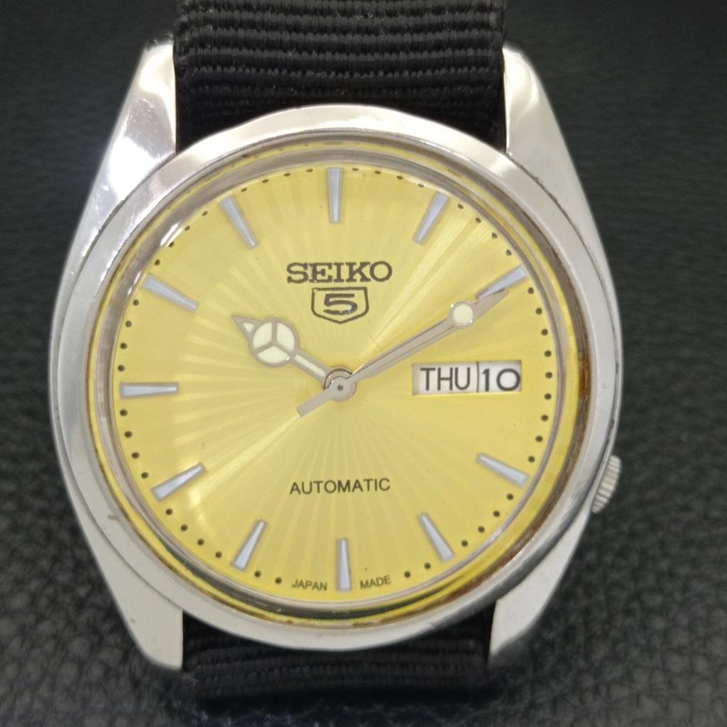 JAPAN VINTAGE SEIKO 5 AUTOMATIC 7S26A MENS GOLDEN COLOR DIAL WATCH a701580-5 R206b-a701580