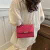 Módna taška cez rameno s prelisom, jednoduchá retiazka, letný štýl, tento rok populárna, retro, na dochádzanie, crossbody, malá štvorcová taška