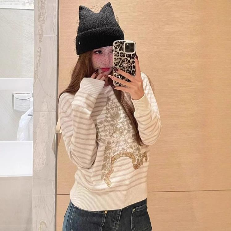 

Navy Blended Knit Sweater - Star Print & Floral Stripe Design for Autumn/Winter 2024 Medium
