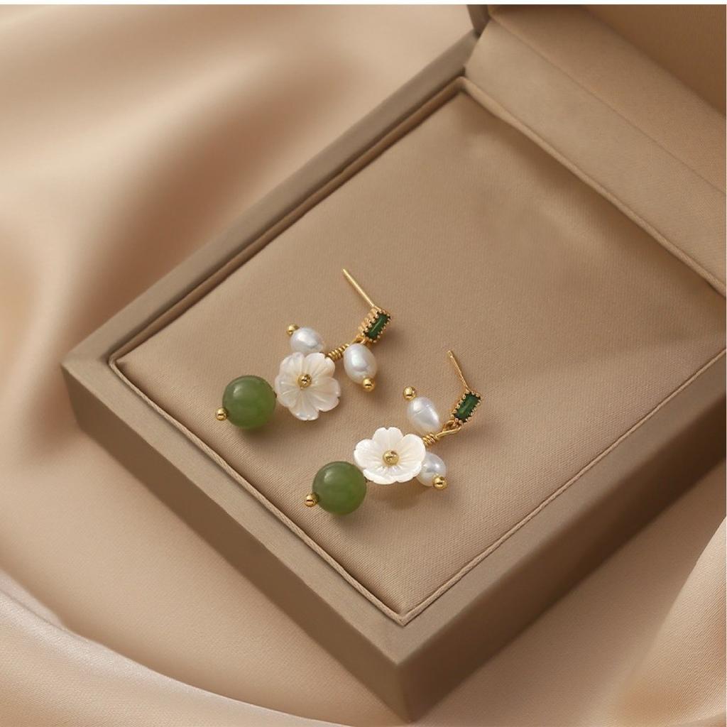 Gentle and elegant natural Hetian jade flower earrings women's handmade winding pearl stud earrings S925 silver needle niche temperament