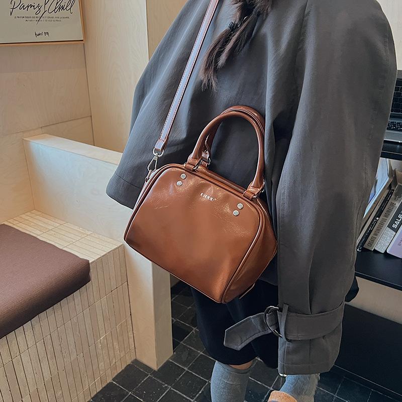 This Year, Boston Bags Are Popular for Women's Autumn and Winter 2025 New Versatile Shoulder Messenger Bags, Popular Portable Pillow Bags.