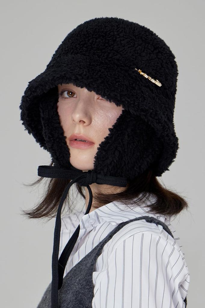 Safety Pin Sherpa Fur Flap Bucket Hat Black [VARZAR]