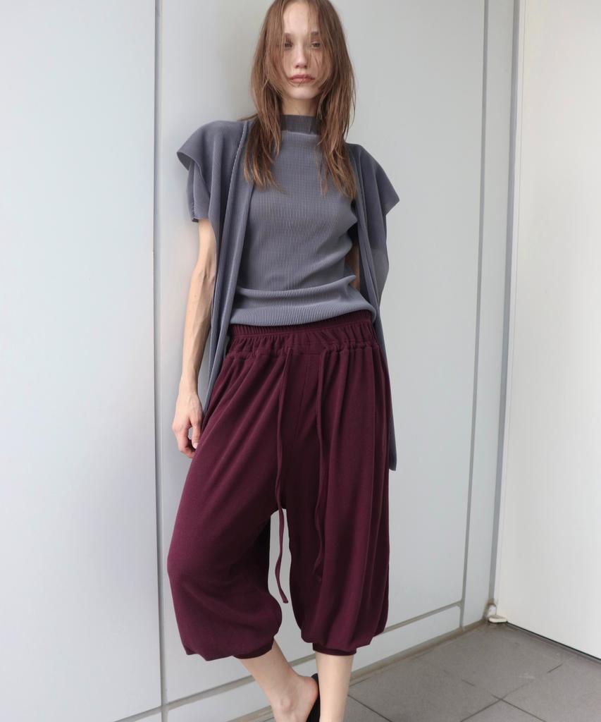 T.U.R.E Dual Wear Pleated Short Sleeve Scarf Set Dark Gray