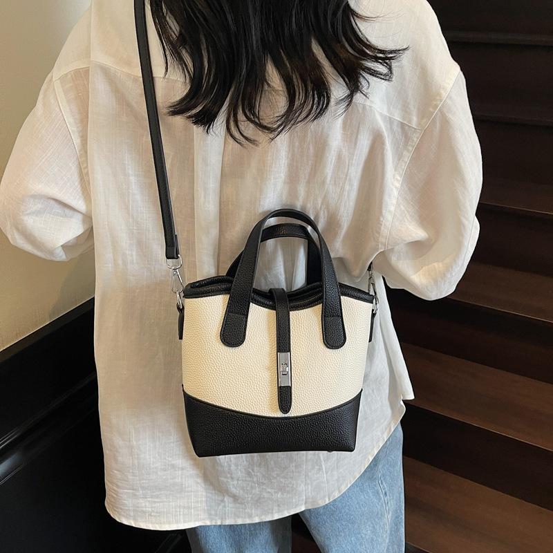 Pendler-Mode Handtrage Damenhandtasche neue trendige Frühling- und Sommer-Freizeit große Kapazität Umhängetasche einfarbige Tragetasche Freizeit