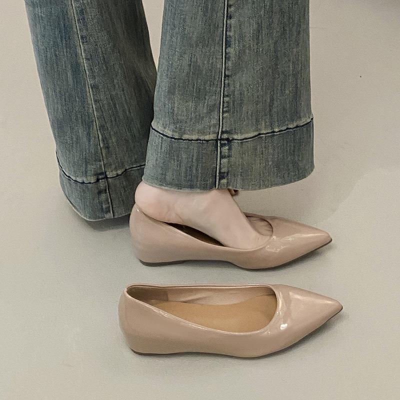 New spring and autumn black inner heightening pointed flat shoes women's shallow mouth versatile commuter red single shoes